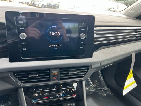 New 2026 Volkswagen Jetta SE FWD image 16