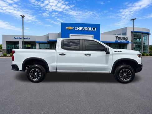 Used 2023 Chevrolet Silverado 1500 ZR2 w/ Technology Package AWD/4WD image 8