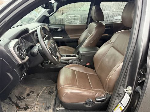 Used 2017 Toyota Tacoma Limited image 10