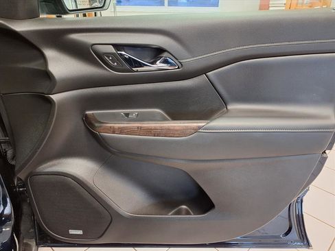 Used 2021 GMC Acadia Denali w/ Denali Technology Package image 12