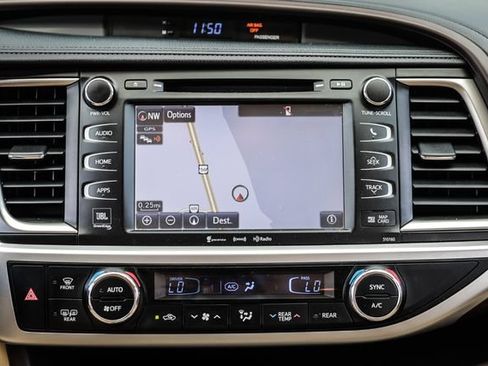 Used 2016 Toyota Highlander Limited FWD image 37