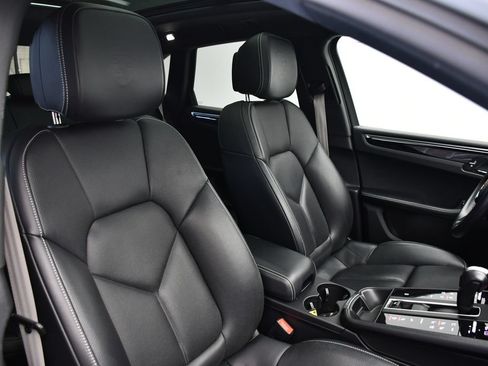 Certified 2024 Porsche Macan AWD/4WD image 46