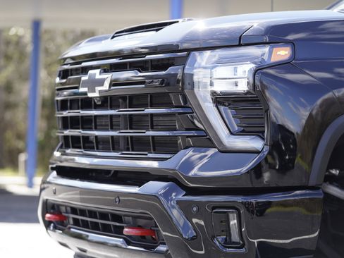 Used 2025 Chevrolet Silverado 2500 LTZ w/ LTZ Plus Package AWD/4WD image 40