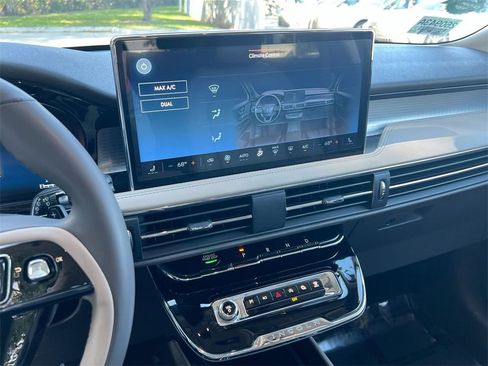 Used 2023 Lincoln Corsair Standard image 18