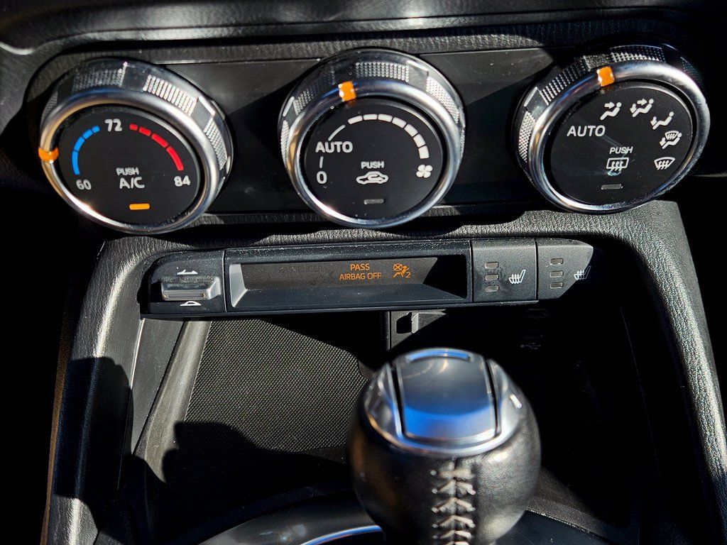 Used 2025 MAZDA MX-5 Miata RF Grand Touring RWD image 9