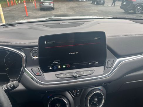 Used 2025 Chevrolet Blazer LT FWD image 17