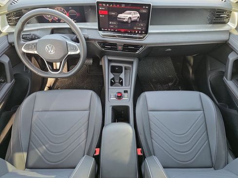 New 2026 Volkswagen Tiguan SE FWD image 23
