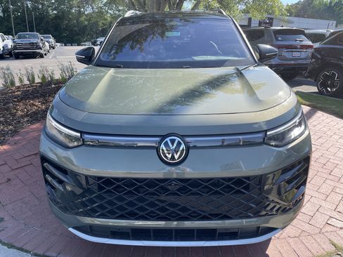 New 2026 Volkswagen Tiguan SEL R-Line AWD/4WD image 2