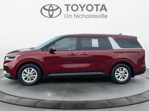 Used 2023 Kia Carnival LX FWD image 2