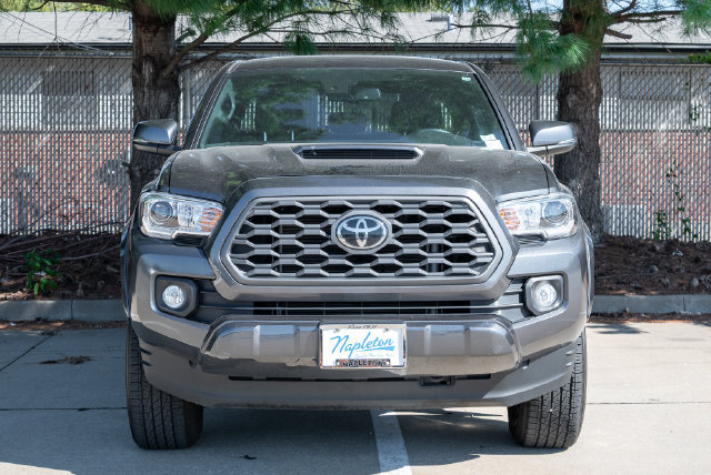 Used 2022 Toyota Tacoma TRD Sport AWD/4WD image 4
