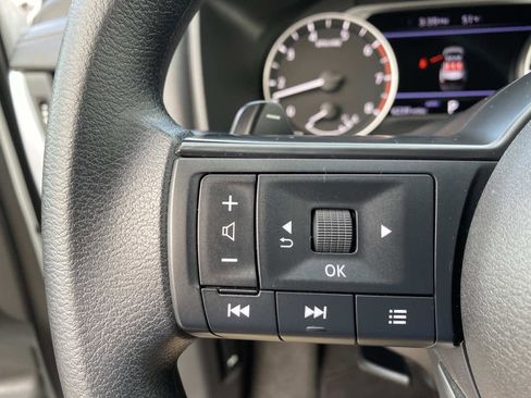 Used 2024 Nissan Rogue SV image 18