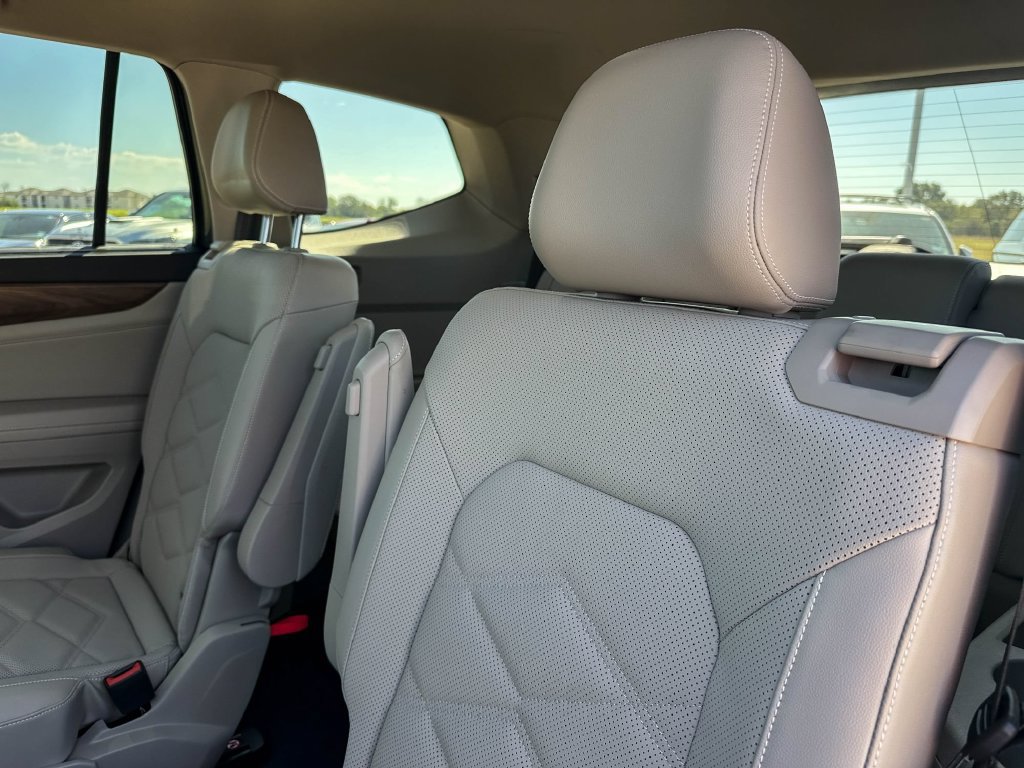 Used 2024 Volkswagen Atlas SE w/ Panoramic Sunroof Package FWD image 20