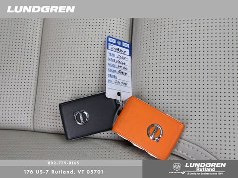 Used 2022 Volvo XC60 B6 Inscription w/ Advanced Package image 37