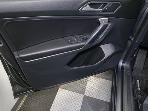 Used 2021 Volkswagen Tiguan SE w/ Panoramic Sunroof Package AWD/4WD image 42