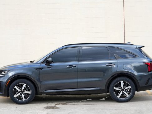 Used 2023 Kia Sorento S FWD image 47