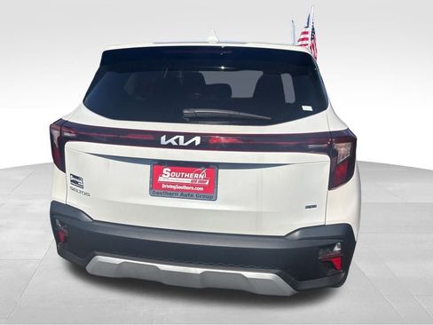 Certified 2025 Kia Seltos LX image 13