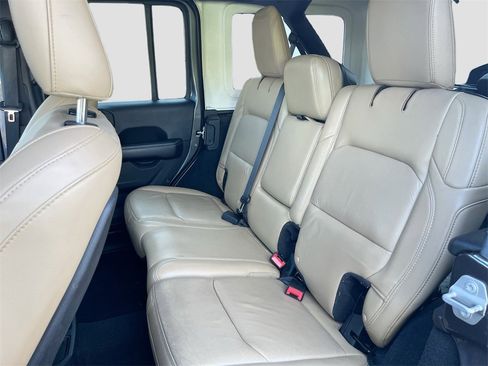 Used 2018 Jeep Wrangler Unlimited Rubicon image 25