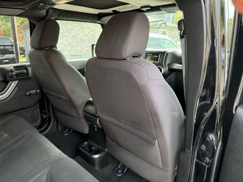 Used 2015 Jeep Wrangler Unlimited Sport w/ Connectivity Group AWD/4WD image 17