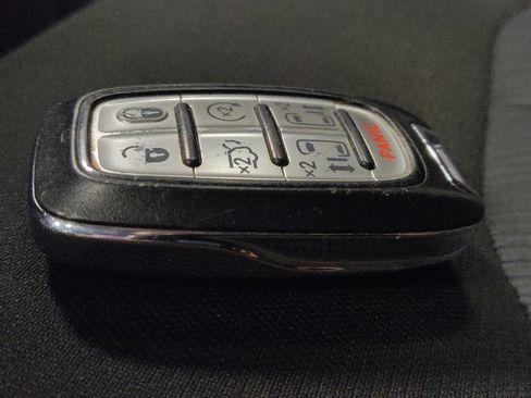 Used 2022 Chrysler Voyager LX FWD image 32
