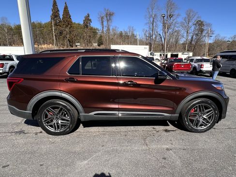 Used 2020 Ford Explorer ST w/ ST High-Performance Pack image 5