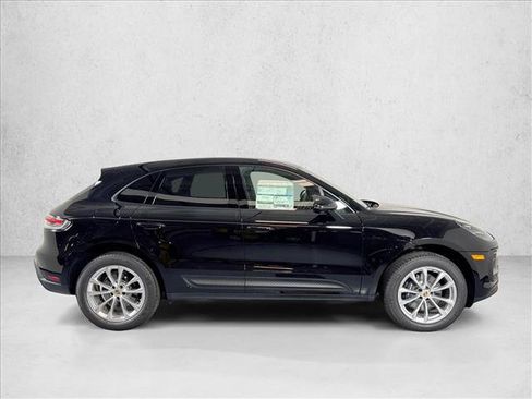 Certified 2026 Porsche Macan AWD/4WD image 8