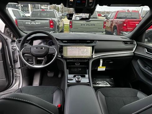 New 2026 Jeep Grand Cherokee Altitude AWD/4WD image 38