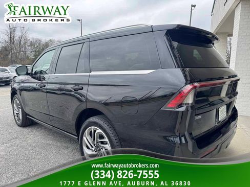 Used 2025 Lincoln Navigator Reserve image 8