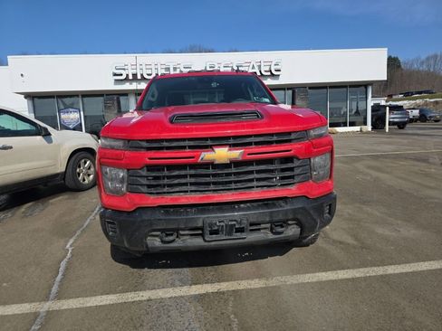 Used 2024 Chevrolet Silverado 2500 Custom w/ Custom Value Package image 2