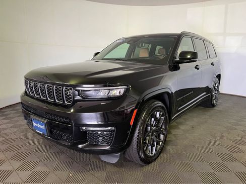 Used 2023 Jeep Grand Cherokee L Summit AWD/4WD image 3