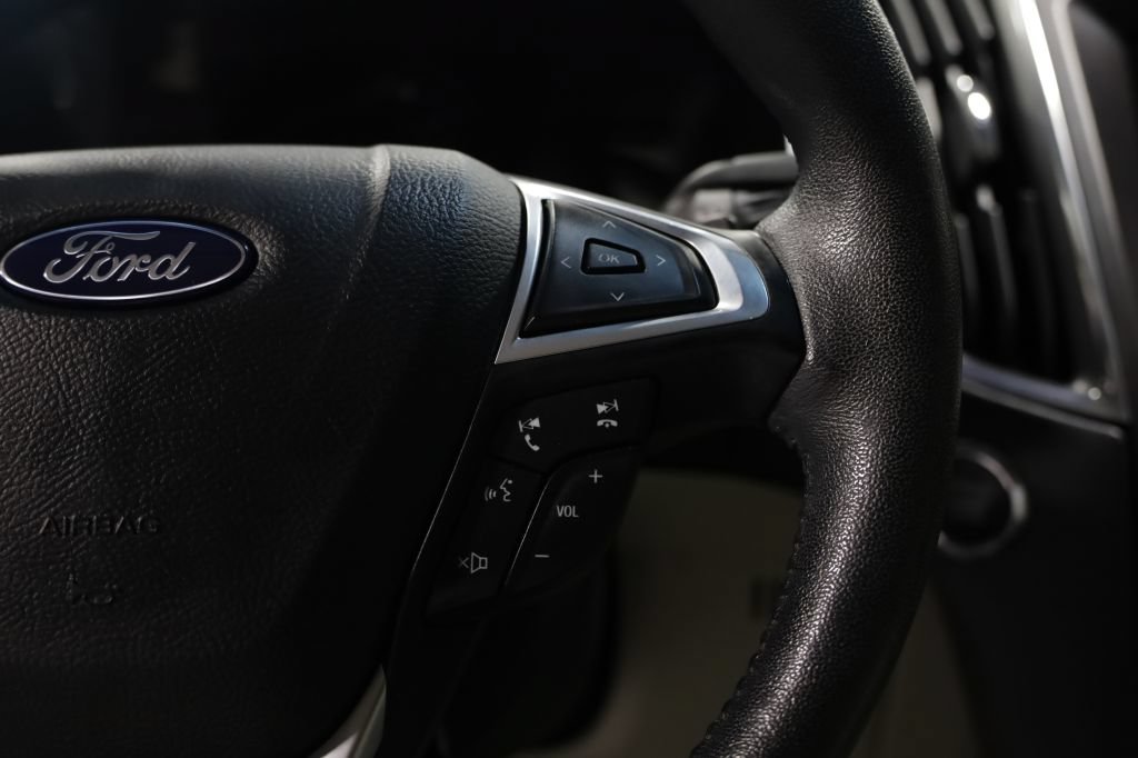 Used 2018 Ford Edge Titanium w/ Technology Package FWD image 26