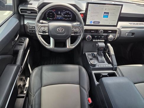 Used 2025 Toyota Tacoma TRD Off-Road AWD/4WD image 10