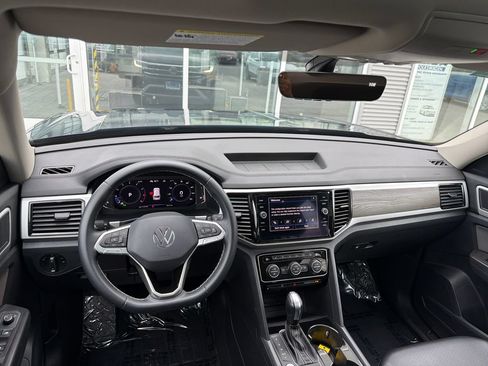 Certified 2022 Volkswagen Atlas SE w/ Panoramic Sunroof Package AWD/4WD image 15