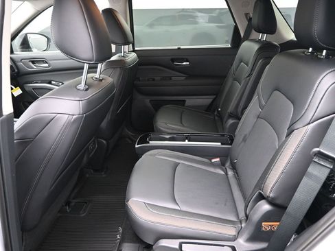 New 2026 Nissan Pathfinder SL image 12