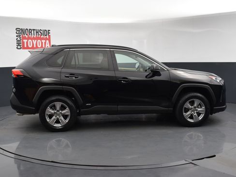 Used 2022 Toyota RAV4 LE AWD/4WD image 5