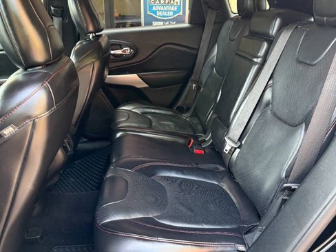 Used 2017 Jeep Cherokee Trailhawk AWD/4WD image 13