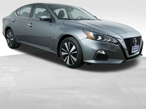 Used 2021 Nissan Altima 2.5 SV w/ SV Premium Package image 3