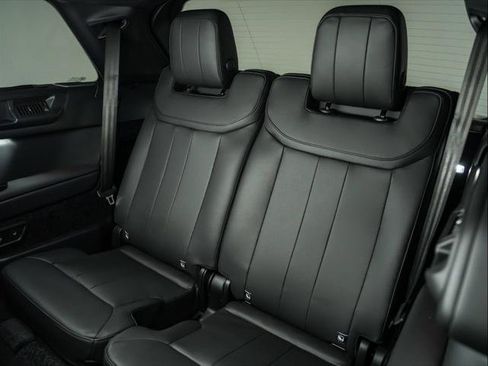 New 2026 Land Rover Range Rover Long Wheelbase SE AWD/4WD image 18
