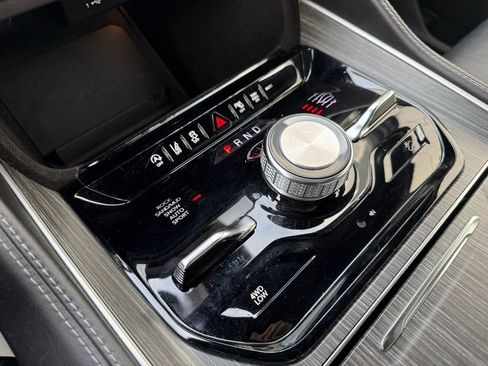 Used 2023 Jeep Wagoneer Series III w/ Preferred Equipment Group image 25