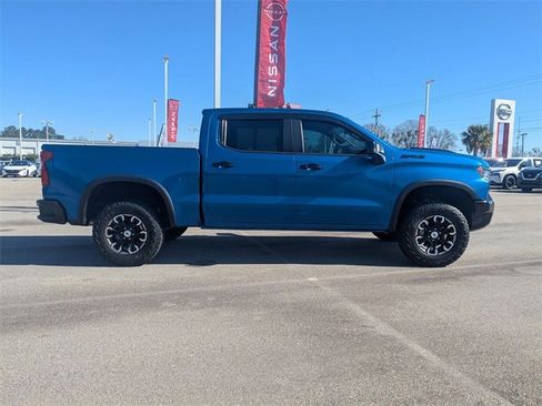 Used 2022 Chevrolet Silverado 1500 ZR2 w/ Technology Package image 2