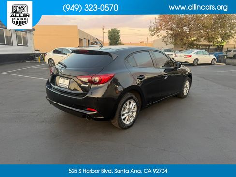 Used 2017 MAZDA MAZDA3 Sport FWD image 4