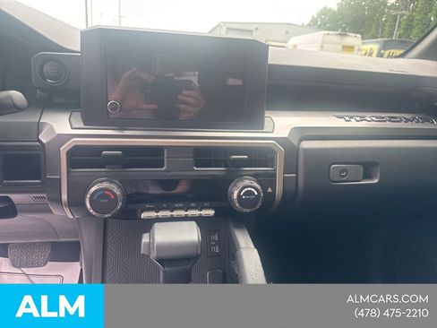 Used 2025 Toyota Tacoma SR5 AWD/4WD image 18