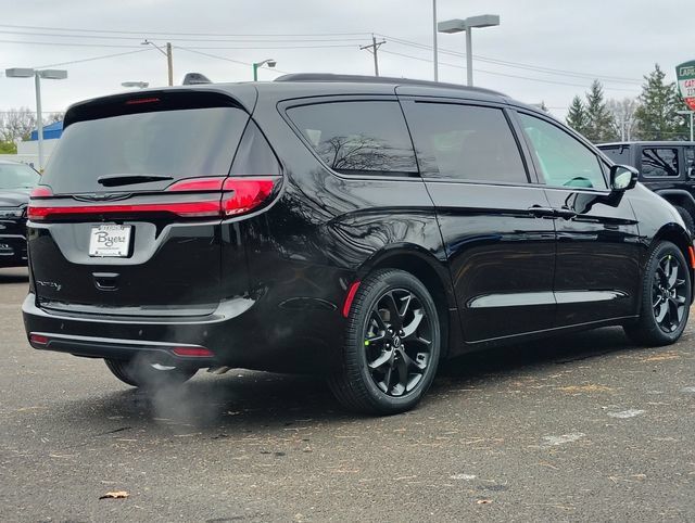 New 2026 Chrysler Pacifica Select w/ S Appearance Package FWD image 3