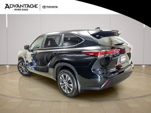 Used 2023 Toyota Highlander XLE image 5
