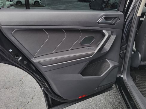 Used 2022 Volkswagen Tiguan SE w/ Panoramic Sunroof Package image 31