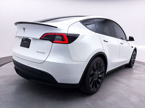 Used 2022 Tesla Model Y Performance image 14