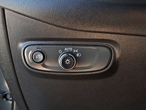 Used 2020 Chevrolet Equinox LS image 22