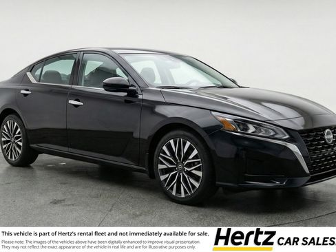 Used 2025 Nissan Altima 2.5 SV image 1