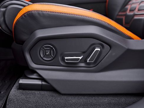 Used 2025 Lamborghini Urus Performante AWD/4WD image 53