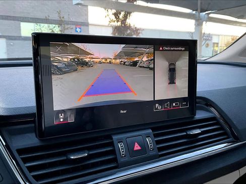 Used 2022 Audi Q5 2.0T Prestige w/ Prestige Package image 29