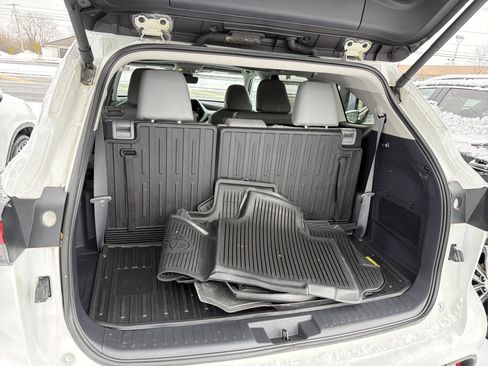 Used 2024 Toyota Highlander XLE image 29